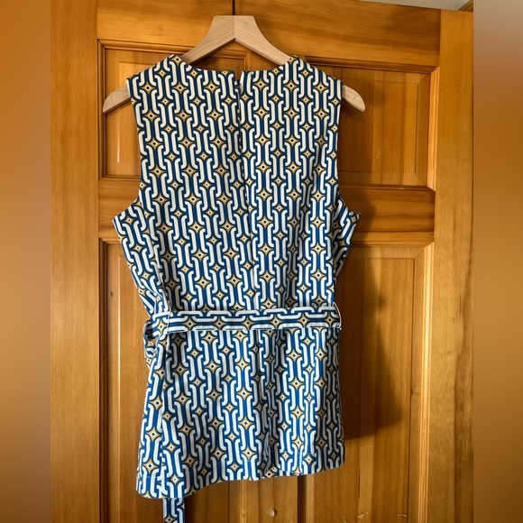 Boden Belted Co-ord Top geometric - Picture 9 of 10